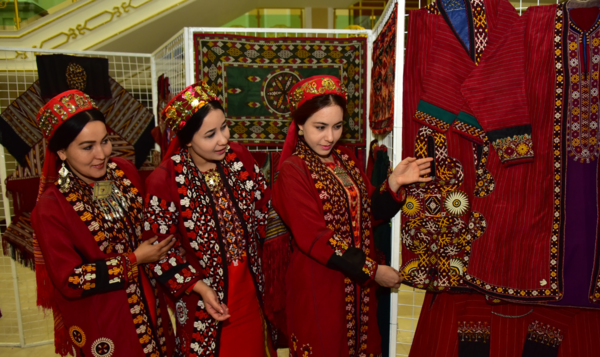 Turkmen Style Needlework Art 사진