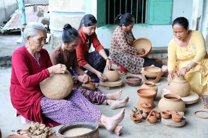 Art of Pottery-making of the Chăm People and the Urgent Safeguarding List 사진