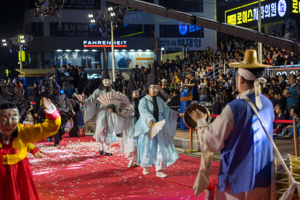 Dano Traditions in Korea, China, and Japan on the 5th Lunar Month