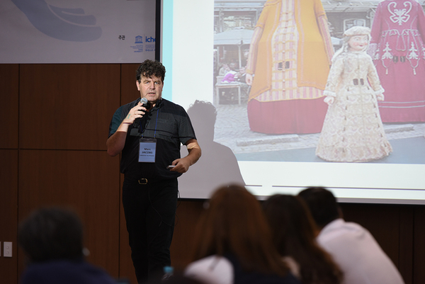 Speaking of Culture from Below: Interview with Dr. Marc Jacobs 사진