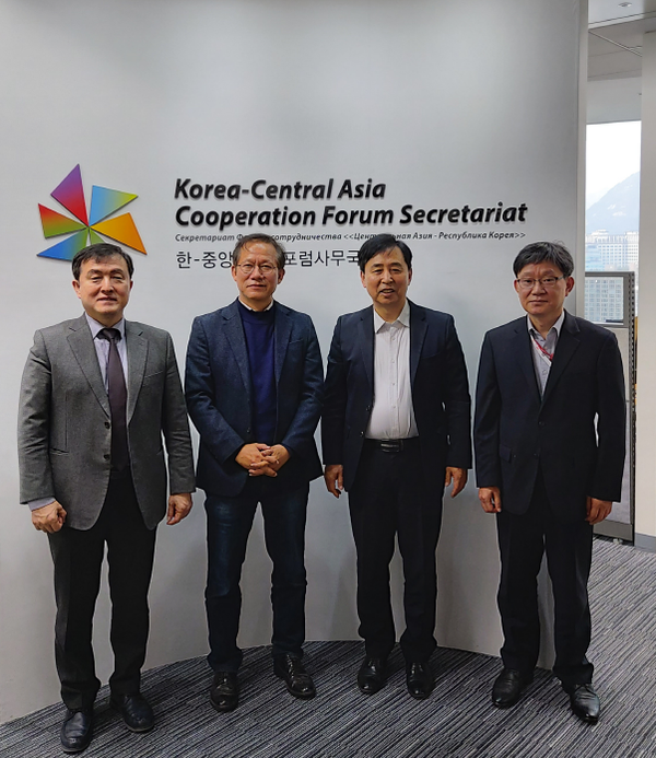 A high-level working meeting between ICHCAP and the Korea-Central Asia Cooperation Forum Secretariat 사진