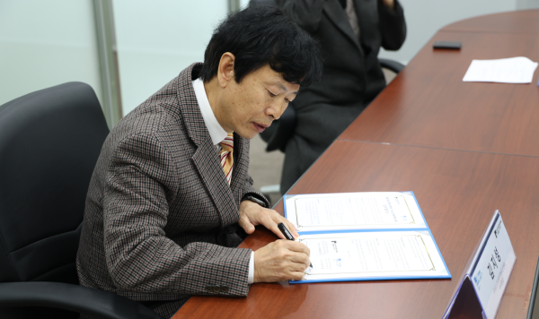 센터-DMZ국제다큐멘터리영화제 업무협약(MOU) 체결 사진2