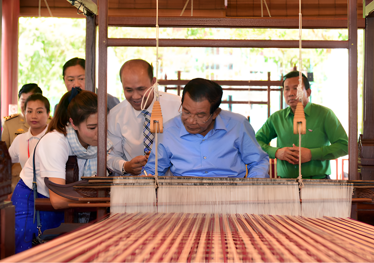 캄보디아, 전통 직조물 &lsquo;크라마(Krama)&rsquo; 유네스코 등재 1주년 기념